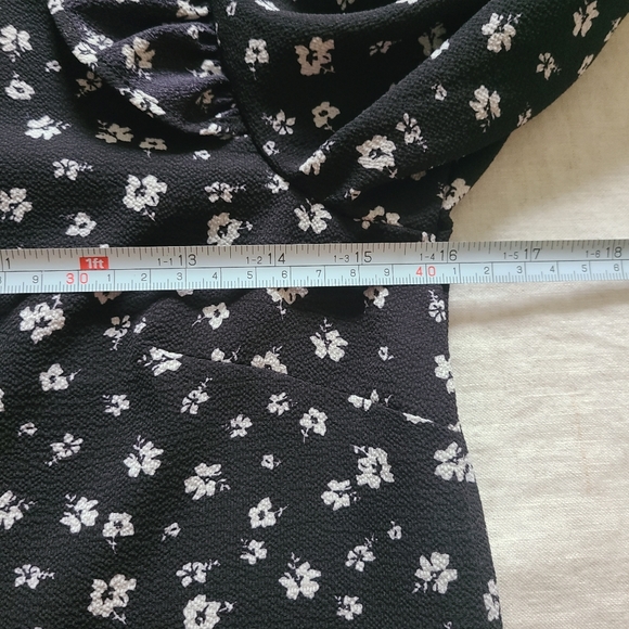 H&M Divided Women's Black White Ditsy Floral Ruffle Sleeve Summer Mini Dress - Picture 14 of 16